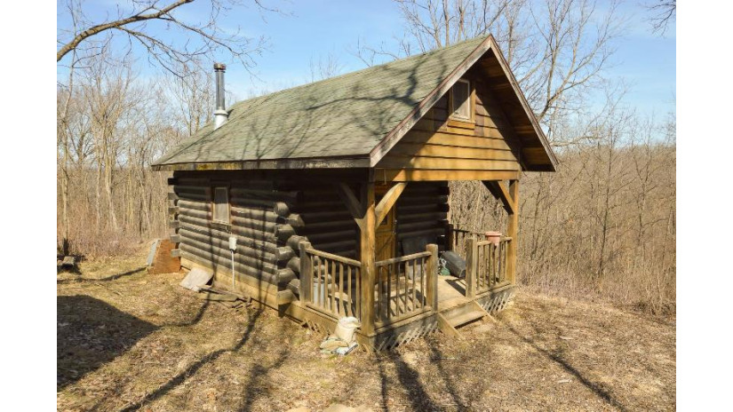 8194 Valley View Road Woodman, WI 53816 by Jon Miles Real Estate - Cell: 608-988-7400 $89,500