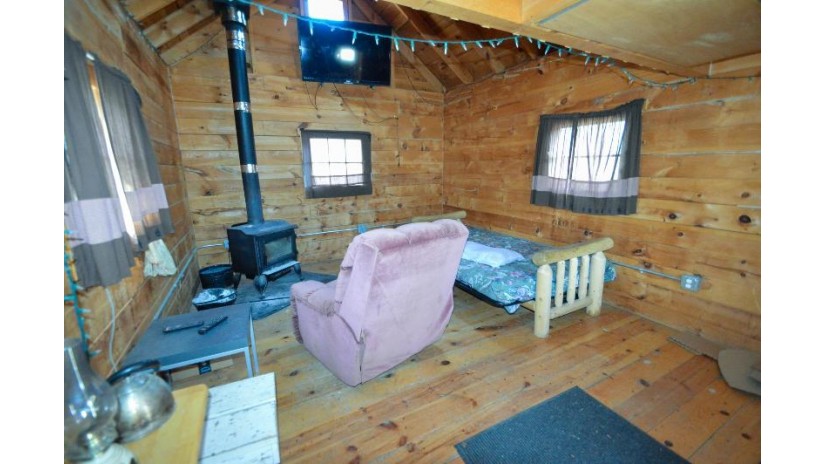 8194 Valley View Road Woodman, WI 53816 by Jon Miles Real Estate - Cell: 608-988-7400 $89,500