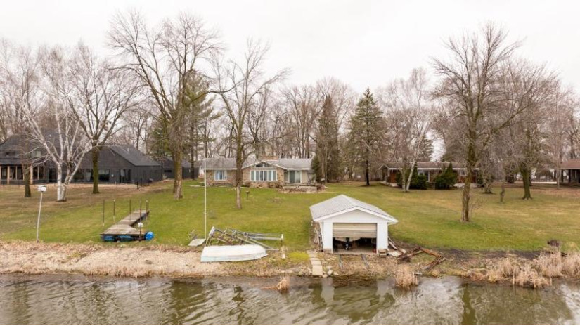 N10560 Chief Kuno Trail Fox Lake, WI 53933 by Quade Real Estate $494,900