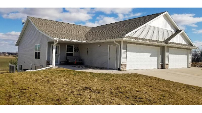 1207 Cody Parkway Platteville, WI 53818 by Jon Miles Real Estate - Cell: 608-988-7400 $350,000