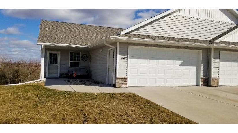 1207 Cody Parkway Platteville, WI 53818 by Jon Miles Real Estate - Cell: 608-988-7400 $350,000