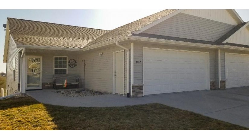 1207 Cody Parkway Platteville, WI 53818 by Jon Miles Real Estate - Cell: 608-988-7400 $350,000