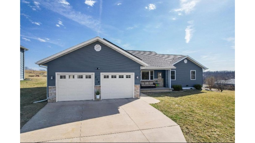 313 Diamond Oaks Drive Dodgeville, WI 53533 by The Professional Brokers $399,000