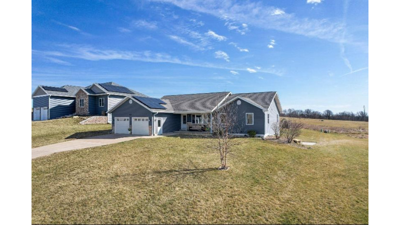 313 Diamond Oaks Drive Dodgeville, WI 53533 by The Professional Brokers $399,000