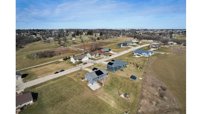 313 Diamond Oaks Drive Dodgeville, WI 53533 by The Professional Brokers $399,000