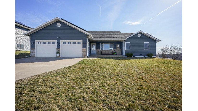 313 Diamond Oaks Drive Dodgeville, WI 53533 by The Professional Brokers $399,000