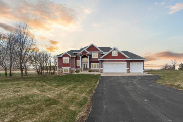 1560 State Road 19, Medina, WI 53559