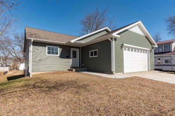 913 4th Street, Reedsburg, WI 53959