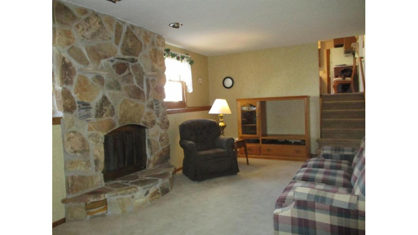 120 Cherokee Road Beaver Dam, WI 53916 by Century 21 Affiliated - Cell: 920-210-1026 $295,000