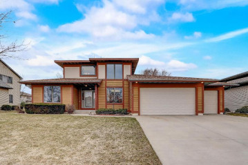 511 S Meadowbrook Lane, Waunakee, WI 53597