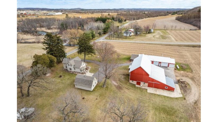 E6393 Ski Hill Road Reedsburg, WI 53959 by Gavin Brothers Auctioneers Llc - Off: 608-524-6416 $950,000