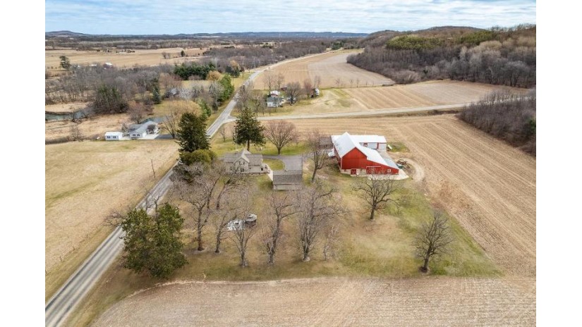 E6393 Ski Hill Road Reedsburg, WI 53959 by Gavin Brothers Auctioneers Llc - Off: 608-524-6416 $950,000