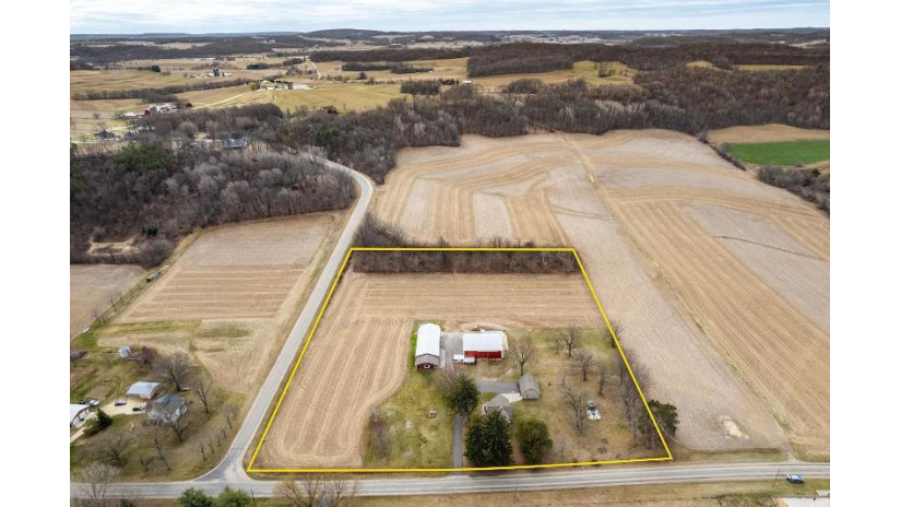 E6393 Ski Hill Road Reedsburg, WI 53959 by Gavin Brothers Auctioneers Llc - Off: 608-524-6416 $950,000