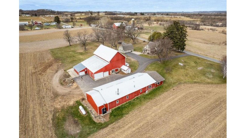 E6393 Ski Hill Road Reedsburg, WI 53959 by Gavin Brothers Auctioneers Llc - Off: 608-524-6416 $950,000