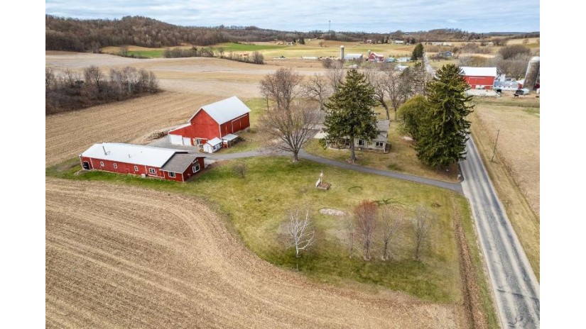 E6393 Ski Hill Road Reedsburg, WI 53959 by Gavin Brothers Auctioneers Llc - Off: 608-524-6416 $950,000