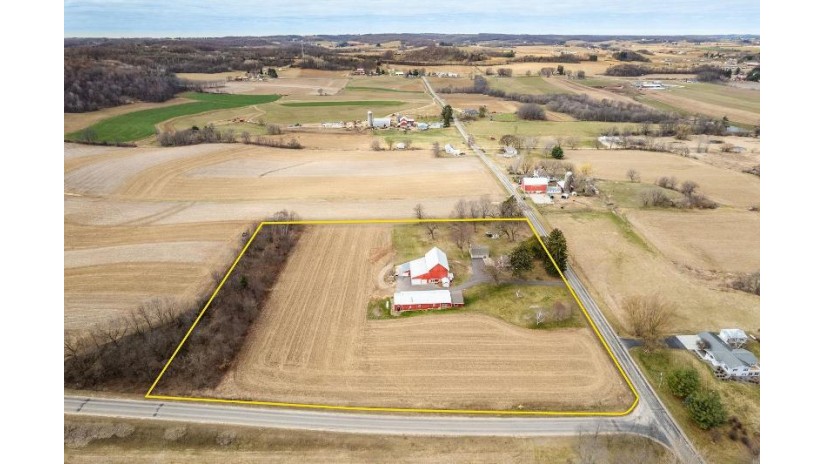 E6393 Ski Hill Road Reedsburg, WI 53959 by Gavin Brothers Auctioneers Llc - Off: 608-524-6416 $950,000