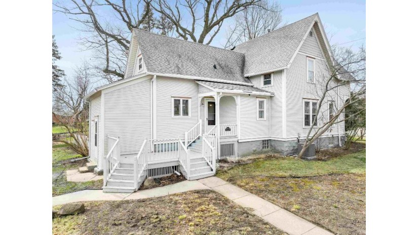 428 N Main Street Fort Atkinson, WI 53538 by Re/Max Community Realty - sstade@charter.net $324,500