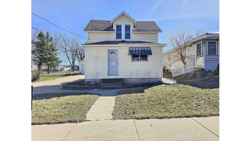 514 W Benton Street Tomah, WI 54460 by Berkshire Hathaway Homeservices Local Realty $218,000