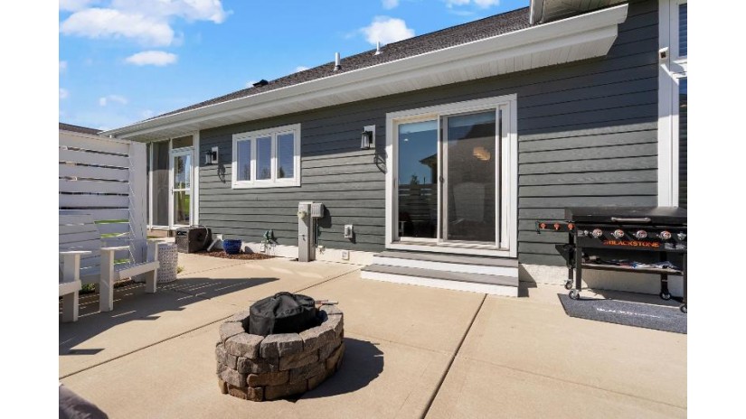 1008 Brynhill Drive Oregon, WI 53575 by Stark Company, Realtors - Pref: 608-839-7137 $799,000