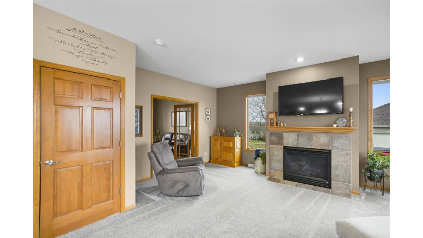 1000 Glen View Court Mount Horeb, WI 53572 by Mhb Real Estate - Offic: 608-709-9886 $594,900