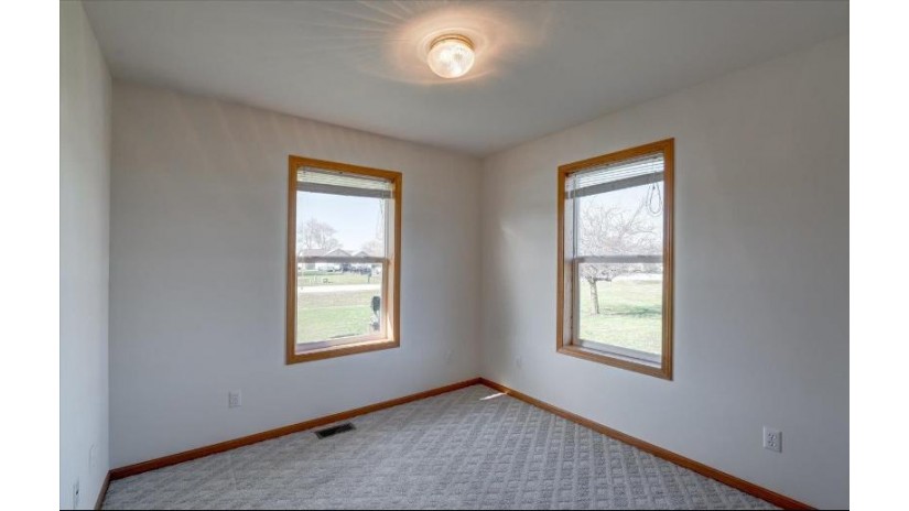 6220 W Lynne Drive Janesville, WI 53548 by Re/Max Preferred - Amber@thhtrealty.com $399,000