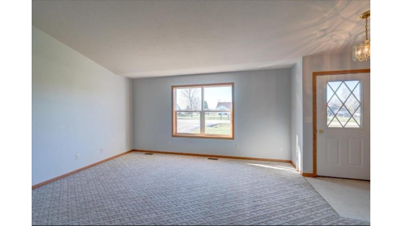 6220 W Lynne Drive Janesville, WI 53548 by Re/Max Preferred - Amber@thhtrealty.com $399,000