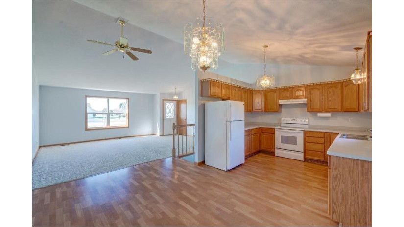 6220 W Lynne Drive Janesville, WI 53548 by Re/Max Preferred - Amber@thhtrealty.com $399,000