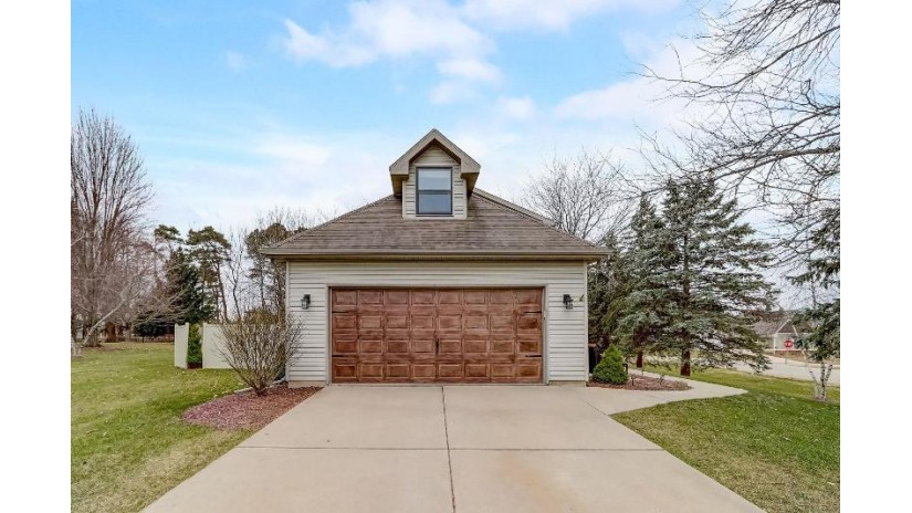 W9125 Tall Pines Place Oakland, WI 53523 by First Weber Inc - johnsoncreek@firstweber.com $479,900