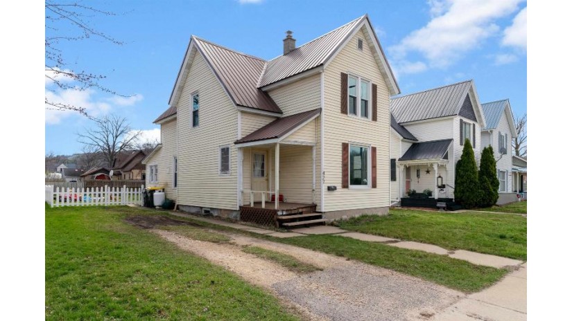 427 S Main Street Richland Center, WI 53581 by Stark Company, Realtors - Pref: 608-469-9962 $135,900