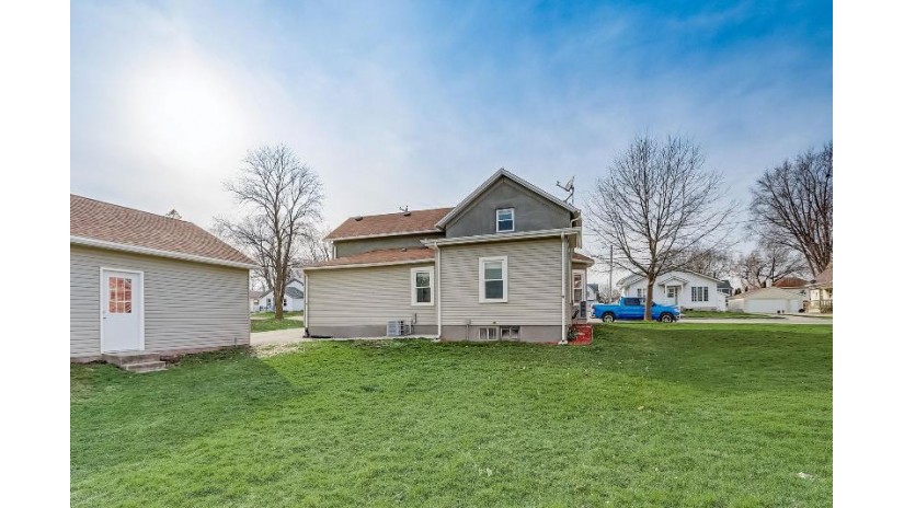 209 Lincoln Avenue Reeseville, WI 53579 by Rock Realty $275,000