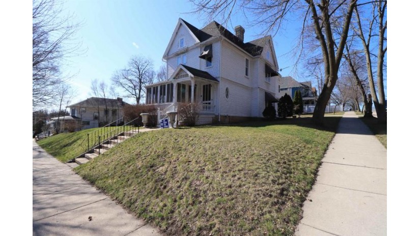 121 E Holmes Street Janesville, WI 53545 by Century 21 Affiliated - Off: 608-756-4196 $319,900