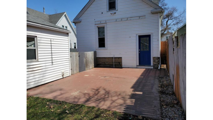 53 Bowen Street Oshkosh, WI 54901 by First Weber Inc - HomeInfo@firstweber.com $188,000