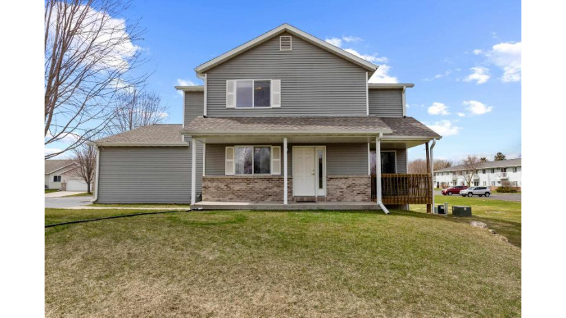 114 Mallard Circle Beaver Dam, WI 53916 by Klodowski Real Estate $225,000