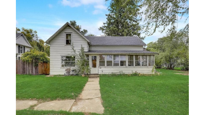 136 W Hillyer Street Oxford, WI 53952 by Big Block Midwest $100,000