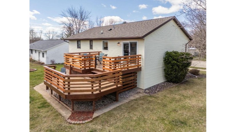 1902 Winfield Drive Reedsburg, WI 53959 by First Weber Inc - HomeInfo@firstweber.com $314,900