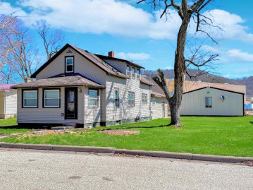 910 N Michigan Street, Prairie Du Chien, WI 53821