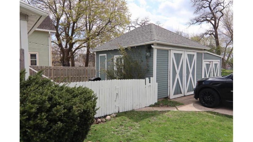 227 W Madison Street Lake Mills, WI 53551 by Briggs Realty Group, Inc - Home: 262-661-3950 $246,000