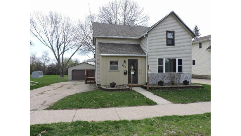 425 Rosendale Street Beaver Dam, WI 53916 by First Weber Inc - HomeInfo@firstweber.com $209,900