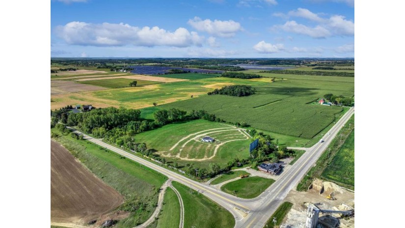 W6423 Highway 18 Jefferson, WI 53549 by Re/Max Community Realty - barryluce@remax.net $645,000