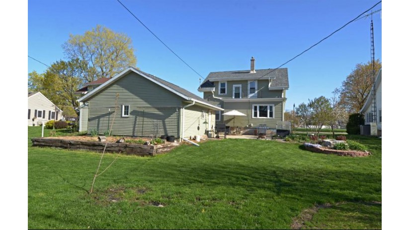 334 E Dodge Street Jefferson, WI 53549 by First Weber Inc - johnsoncreek@firstweber.com $279,999