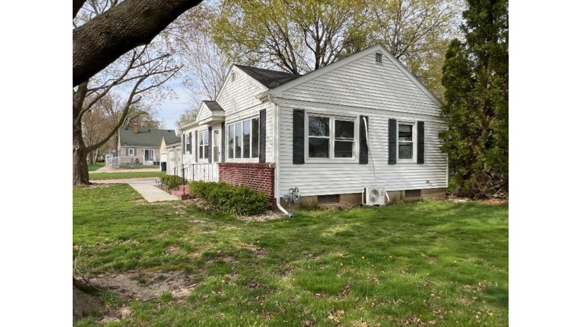 804 N Pine Street Janesville, WI 53548 by Coldwell Banker The Realty Group $224,900