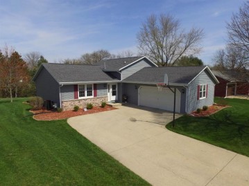 1021 Nantucket Drive, Janesville, WI 53546