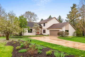 W1943 Camelot Trace, Brooklyn, WI 54941