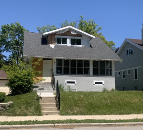 3026 S Superior St, Milwaukee, WI 53207-3009