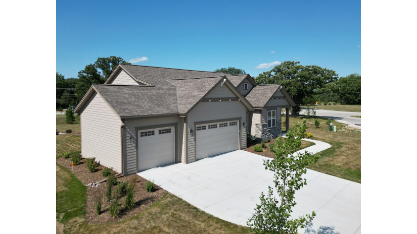 S54W25503 Pebble Brook Ct Waukesha, WI 53189 by Shorewest Realtors $690,000