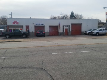 8205 W Lincoln Ave, West Allis, WI 53219-1762