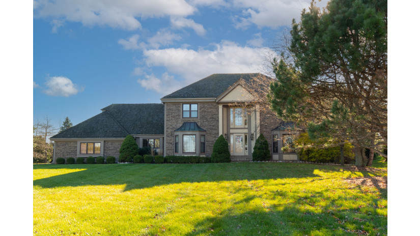 2715 W Country Club Dr Mequon, WI 53092 by Shorewest Realtors $999,900