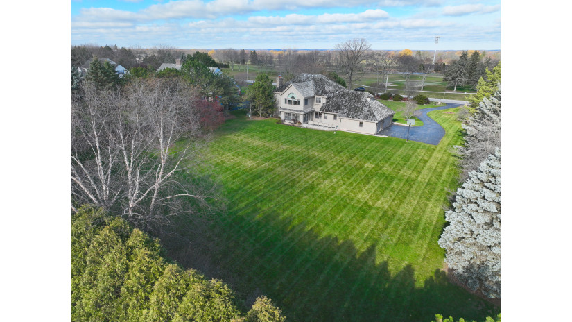 2715 W Country Club Dr Mequon, WI 53092 by Shorewest Realtors $999,900