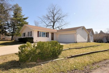 W1059 Pell Lake Dr, Bloomfield, WI 53128-0478
