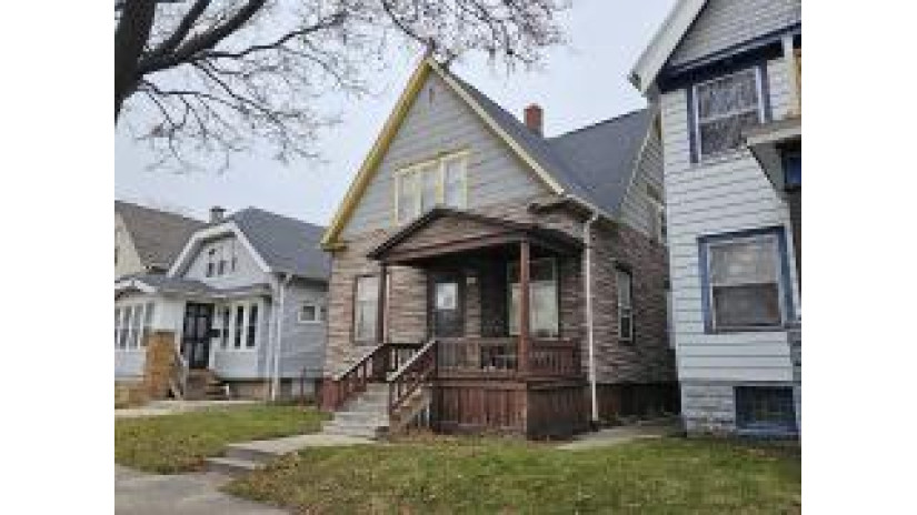 2908 W Clarke St Milwaukee, WI 53210 by Shorewest Realtors $75,000